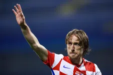 Thumbnail for article: Fraai eerbetoon: Kroaten zingen Modric hartstochtelijk toe