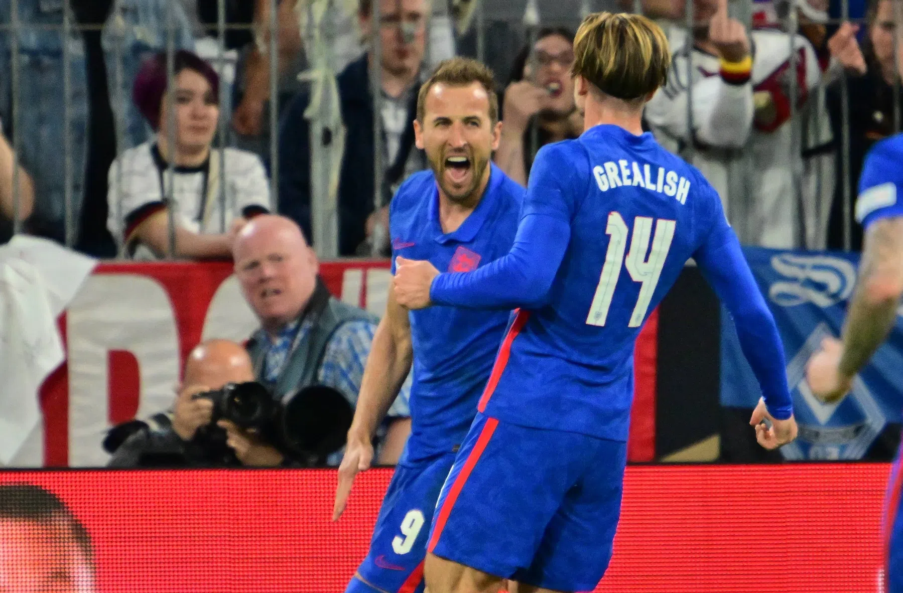 Kane voorkomt met jubileumgoal Engelse nederlaag in München