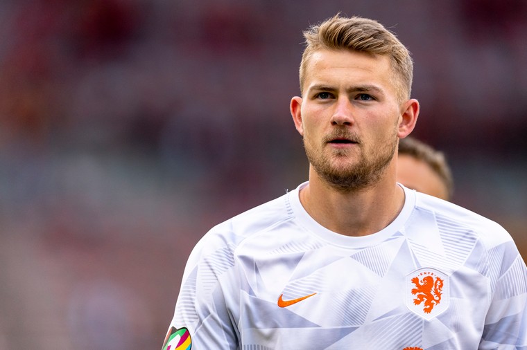 De Ligt in shirt van FC Abcoude: Oranje steunt Nationale Voetbaldag