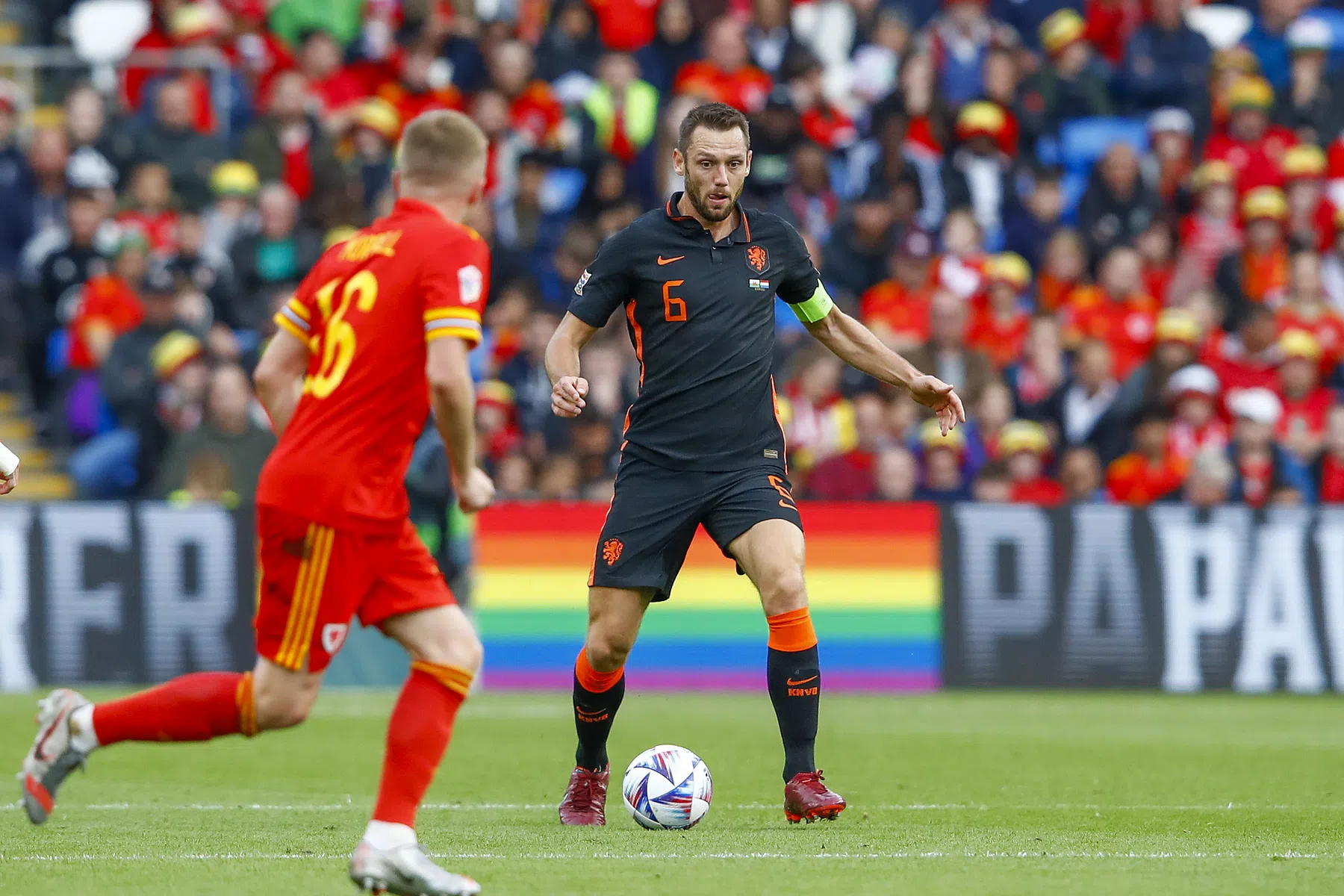 De Vrij vertelt waarom Oranje het moeilijk had in Cardiff