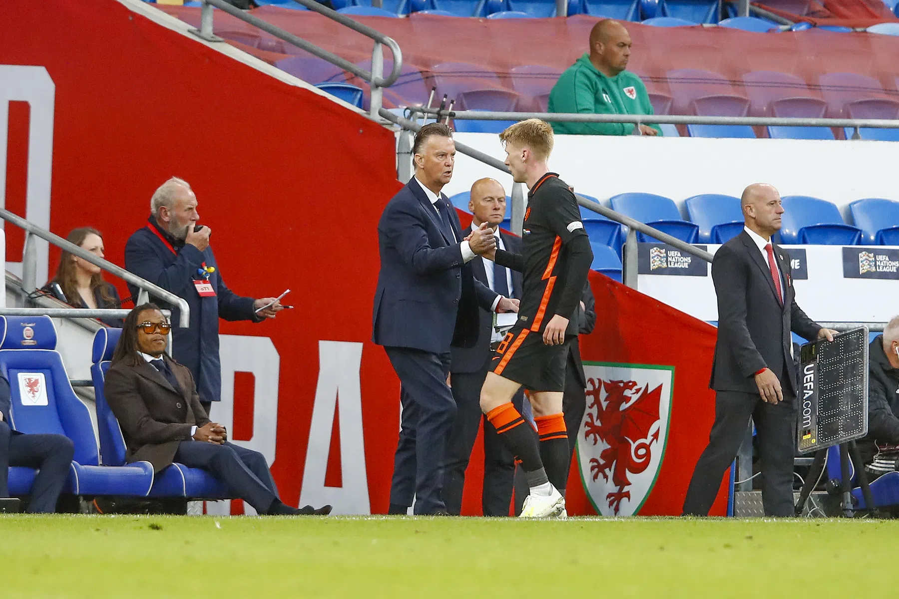 Van Gaal ziet verbeterpunt voor Schouten en roemt Frenkie de Jong