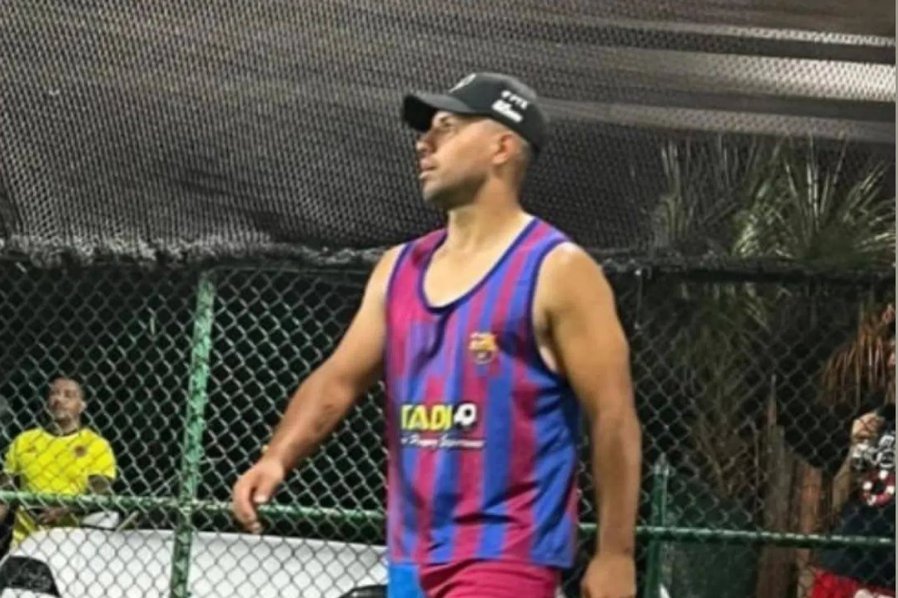 Agüero kan verleiding niet weerstaan en trapt balletje in Barcelona-shirt