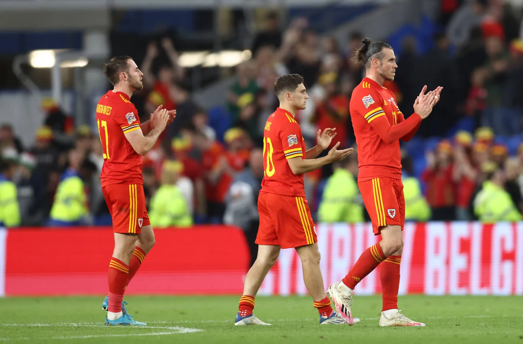 Oranje zorgt voor 'dramatisch' einde aan 'indrukwekkende' reeks Wales