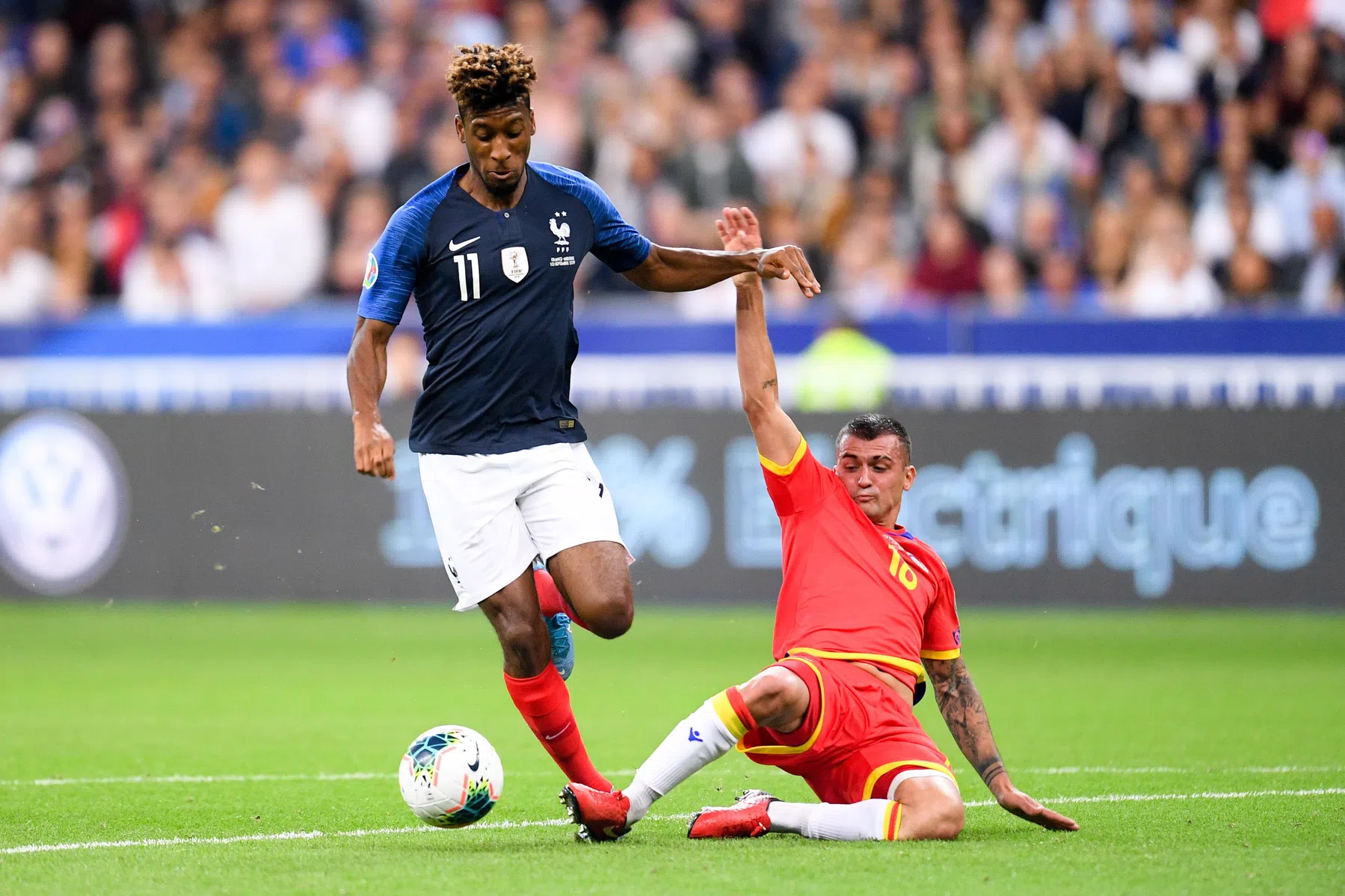 Jesús Rubio in een andere wedstrijd met Kingsley Coman.