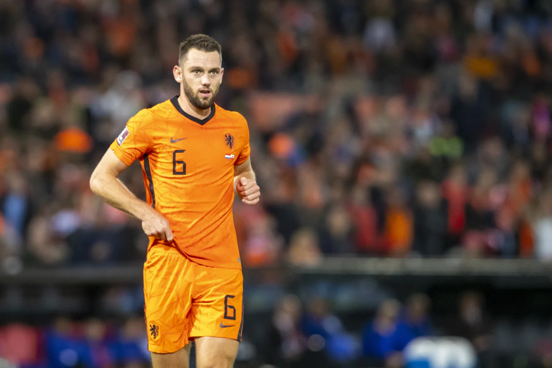 Van Gaal geeft De Vrij en Flekken de voorkeur tegen Polen