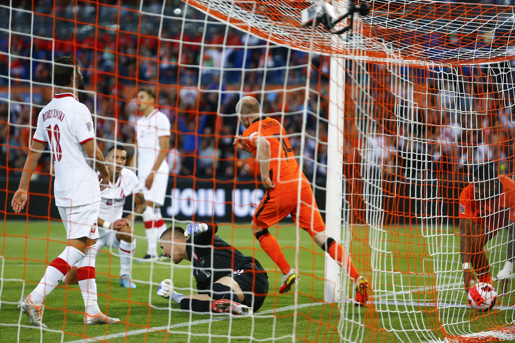 Spektakel direct na rust bij Nederland-Polen: drie goals in tien minuten