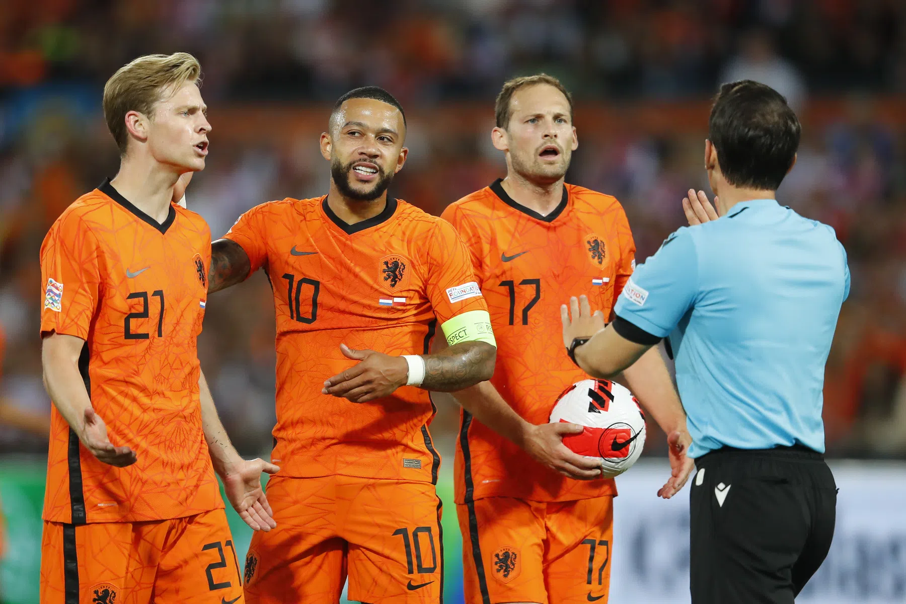 Frenkie de Jong looft karakter Oranje en deelt ergernis over arbitrage