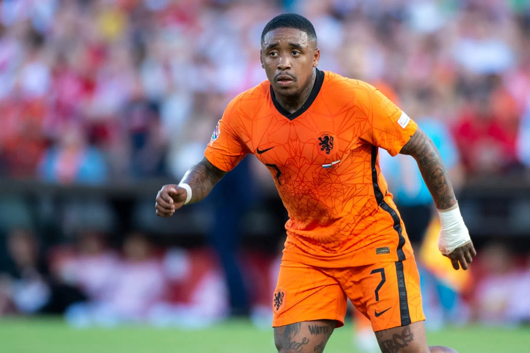 Van Gaal noemt Bergwijn godsgeschenk en waarschuwt Danjuma