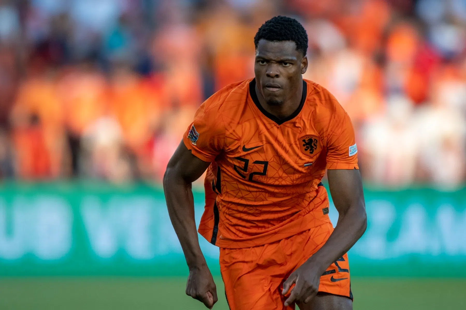 Energieke Dumfries steekt vuurtje Oranje aan en leert les voor Qatar
