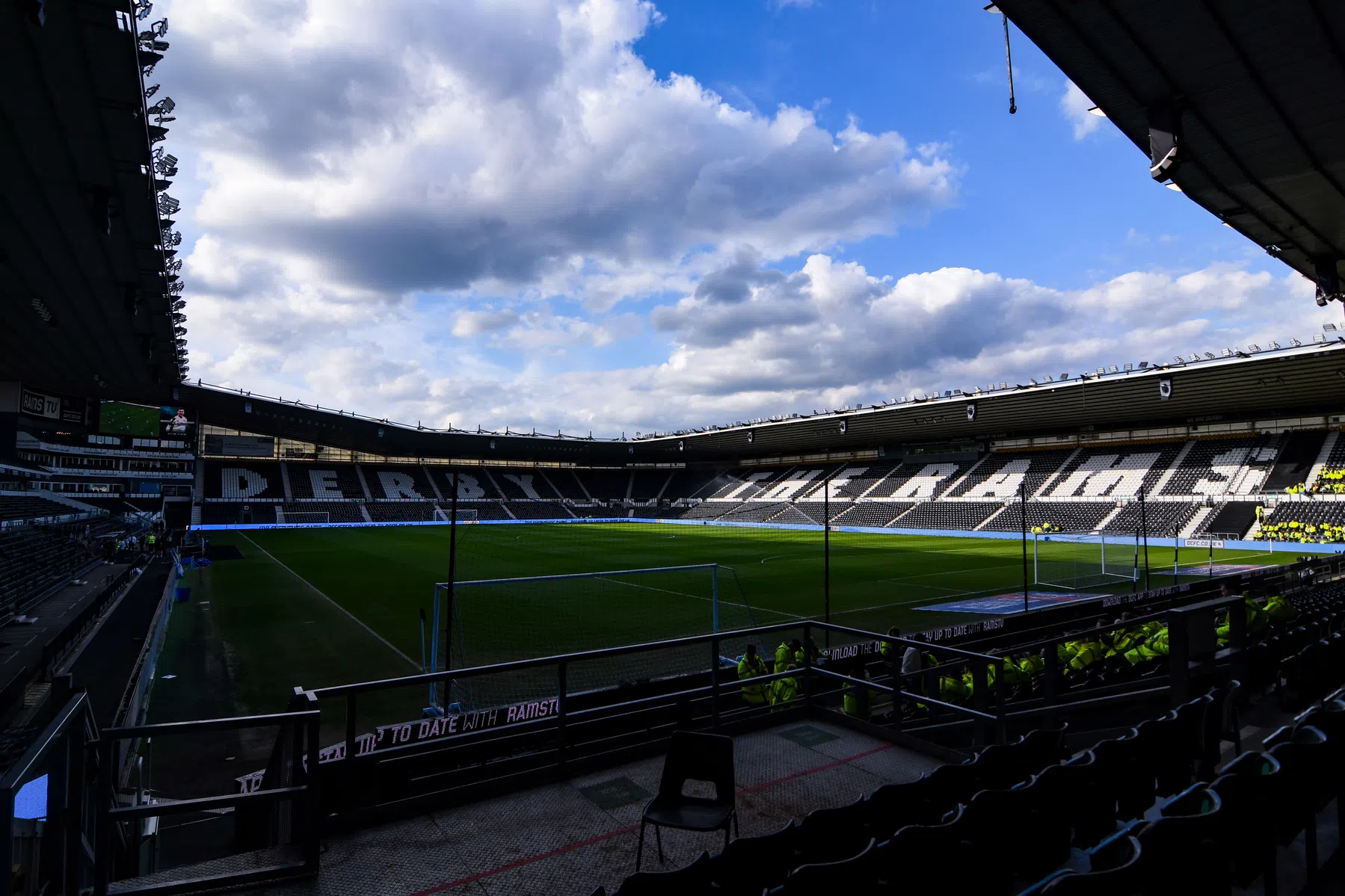 Derby County staat op omvallen: EFL stapt in verkoopproces
