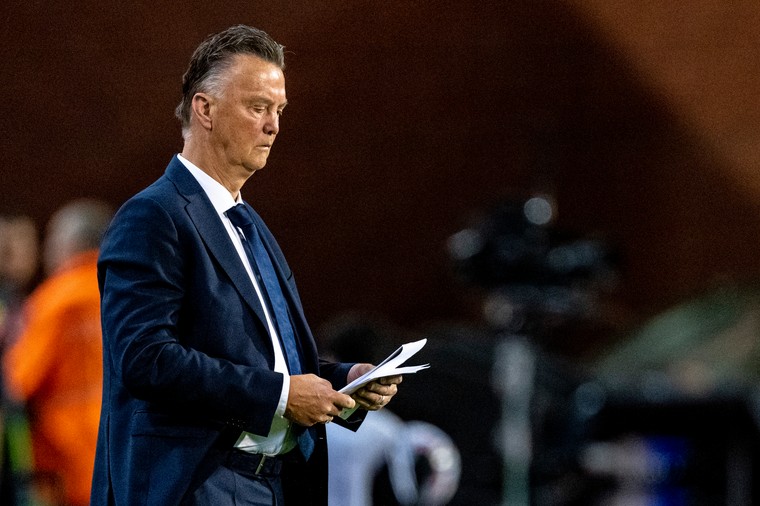 Van Gaal verwijst Aké en Timber naar tribune