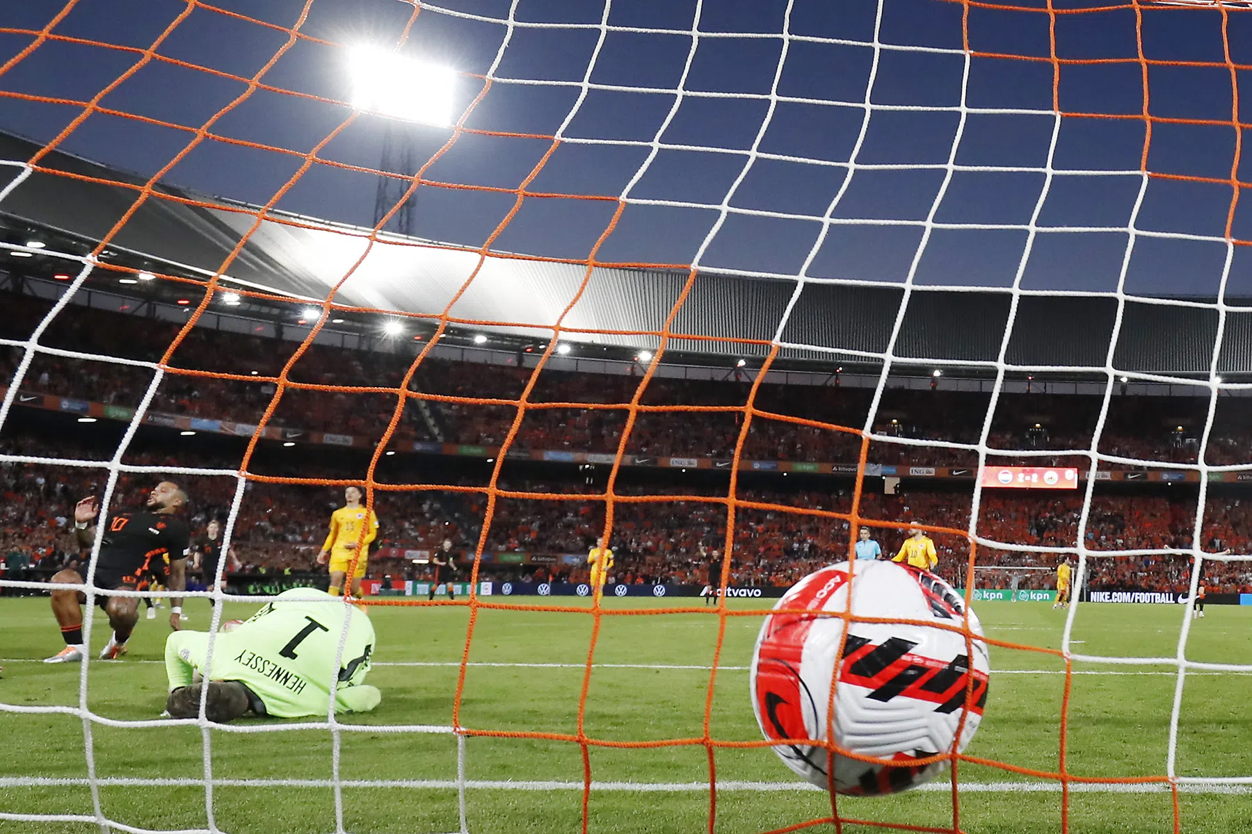 Media uit Wales vinden wat van De Kuip: 'Oude troep? Een Nederlands fort!'