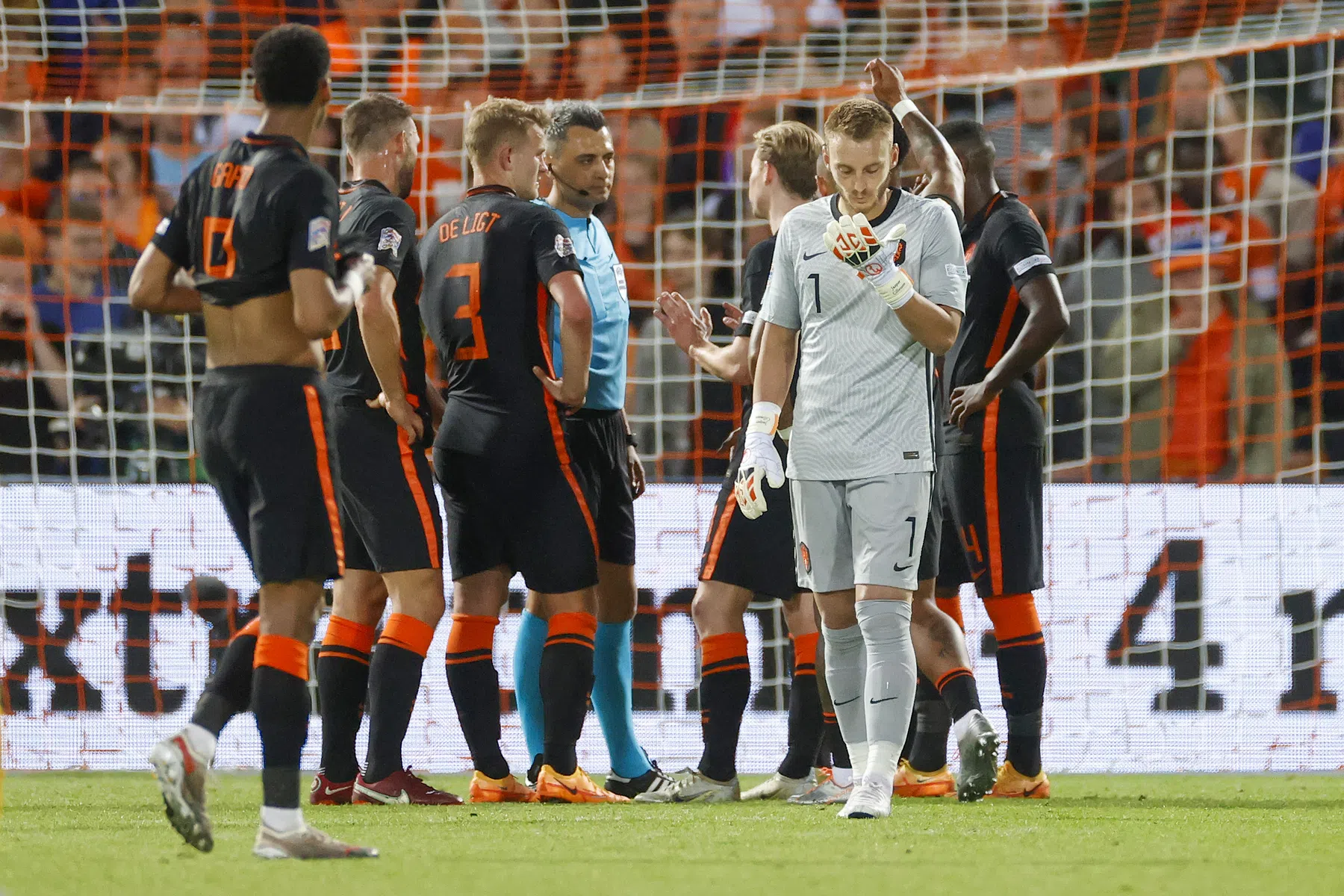 Cillessen krijgt kritiek: 'Zo houd je nooit een penalty tegen'