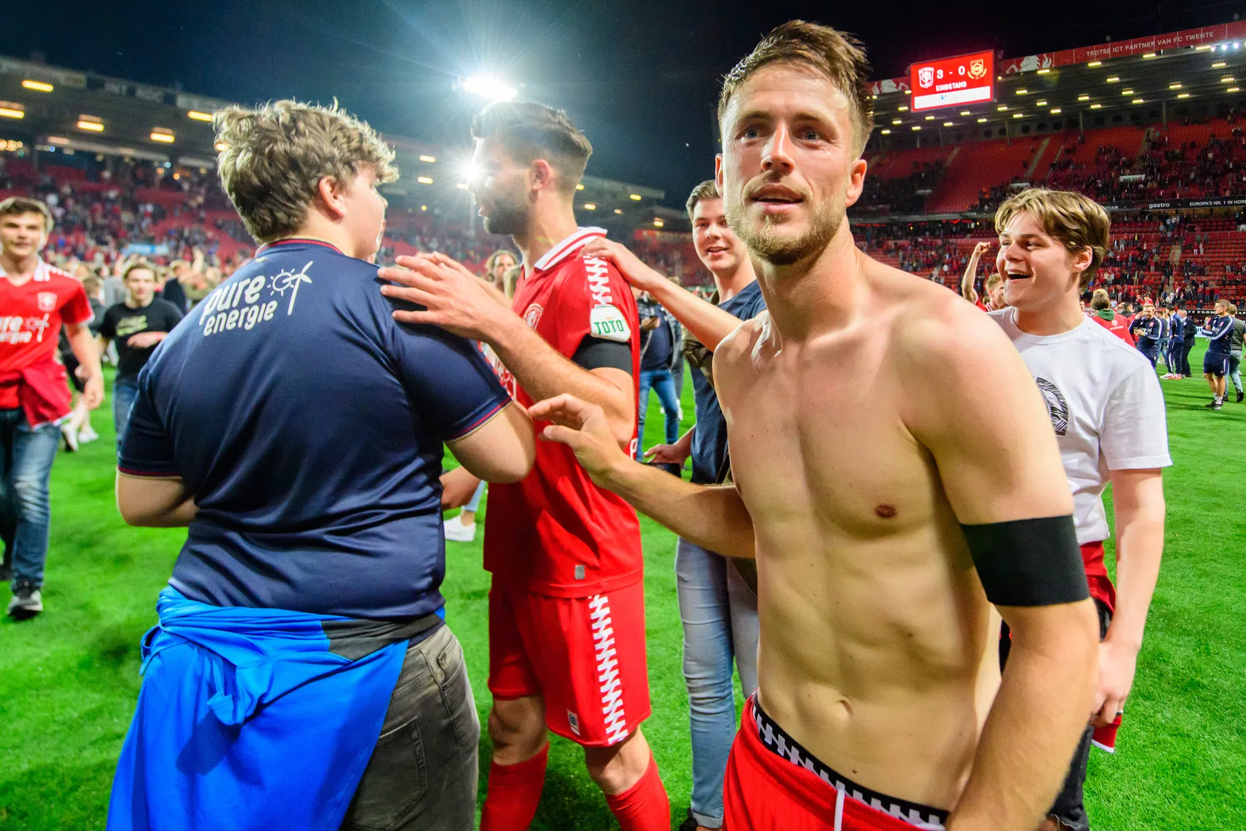 Van Wolfswinkel looft teamgenoot: ‘Als ik Feyenoord was, zou ik hem direct halen’