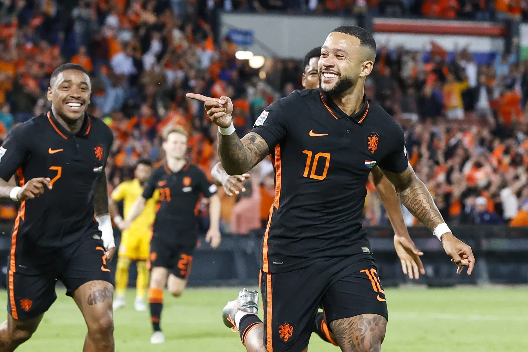 Memphis verricht alvast huiswerk: 'Stevie en ik bestuderen elkaar'
