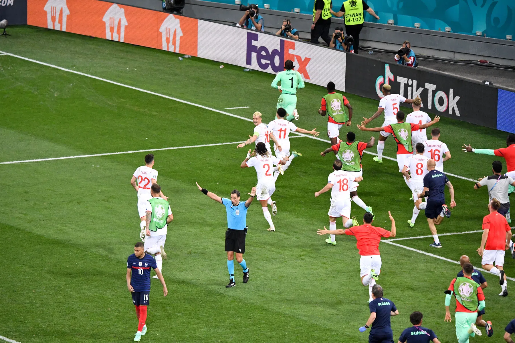 Voorzitter Franse bond onthult: Mbappé wilde stoppen als international