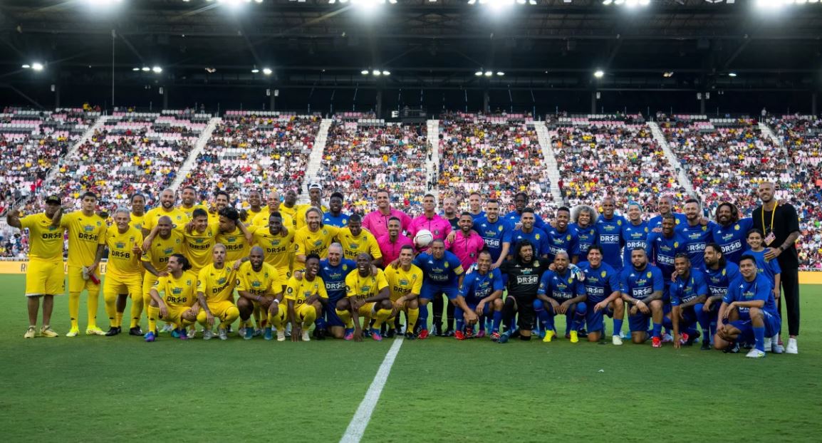 Ronaldinho en Roberto Carlos zien Babel scoren in waar doelpuntenfestijn