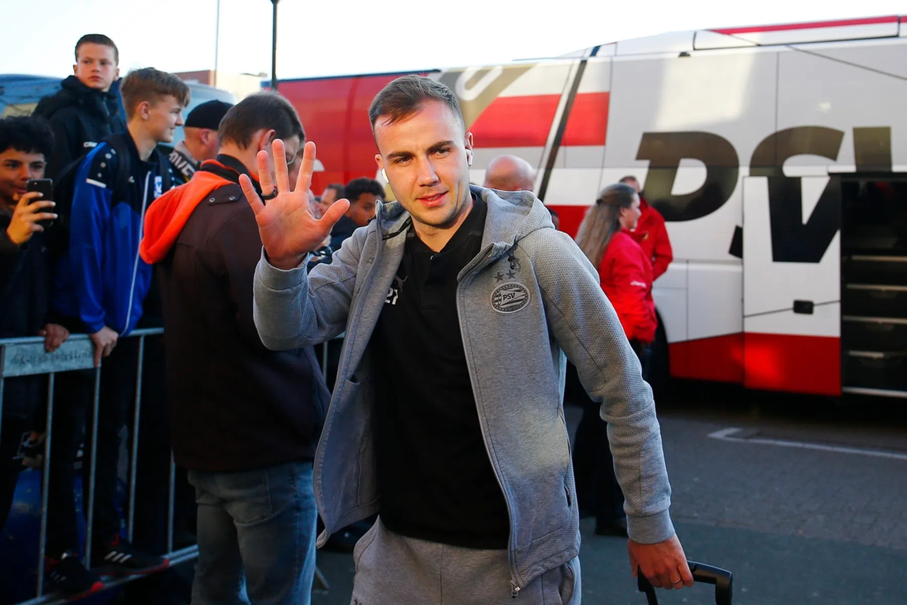 Götze ontbreekt vanwege naderende transfer op eerste training PSV