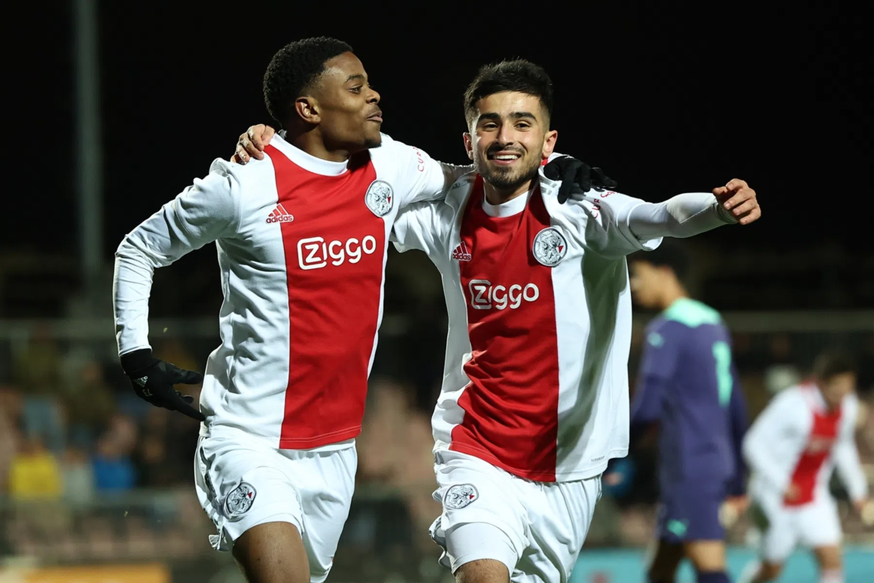 Ajax langer door met Ünüvar