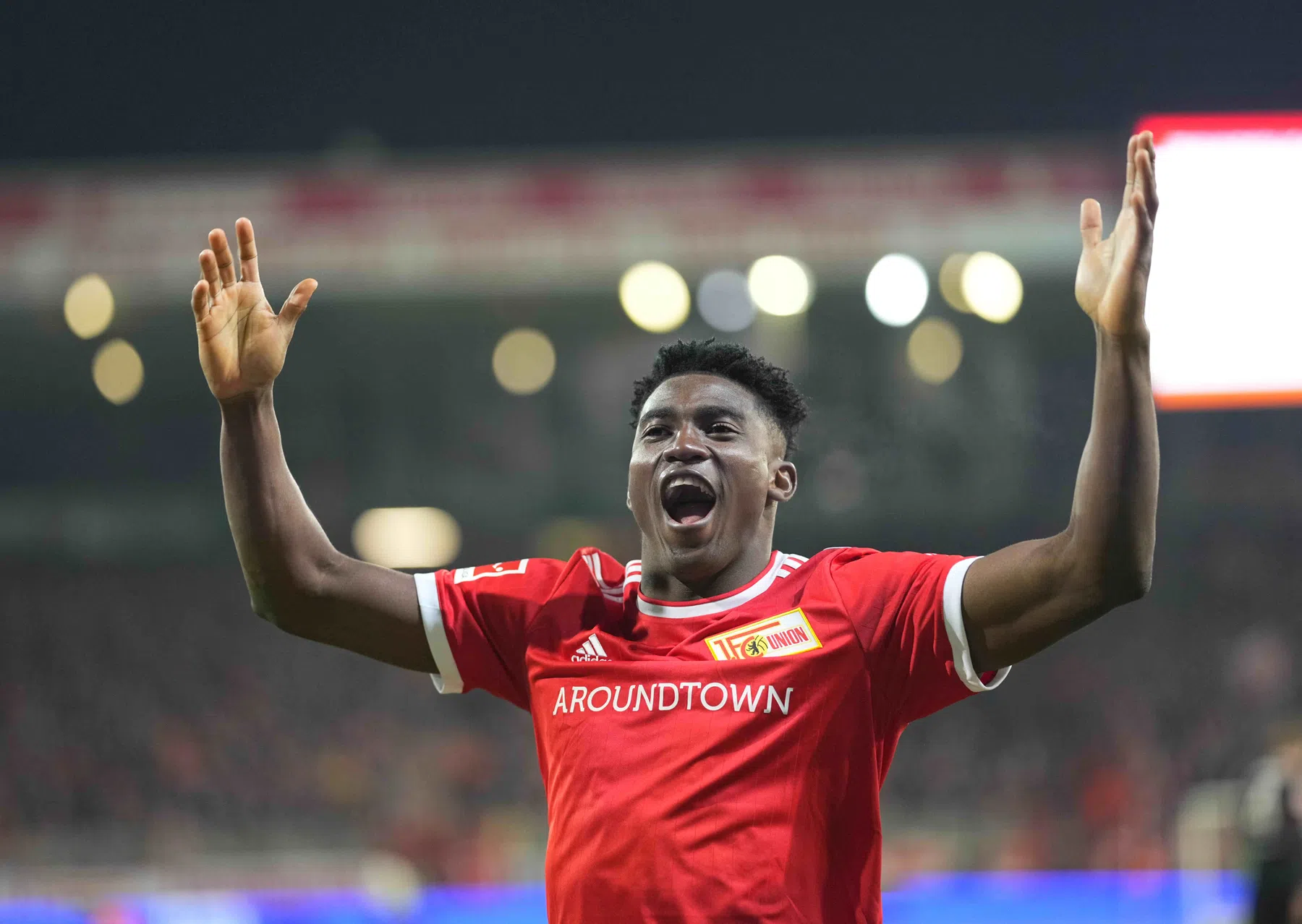 Voormalig NEC'er Awoniyi moet transferrecord gepromoveerd Forest breken