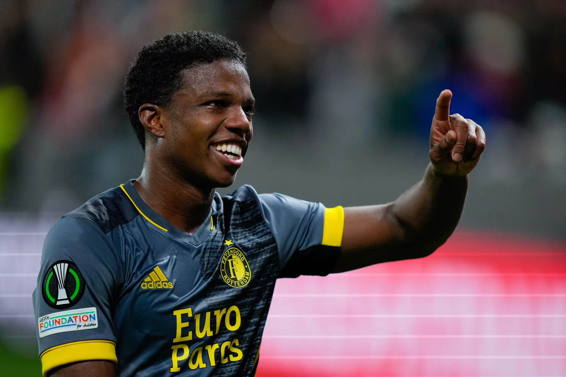 Feyenoord kan maar beperkt deel van transfersom Malacia herinvesteren