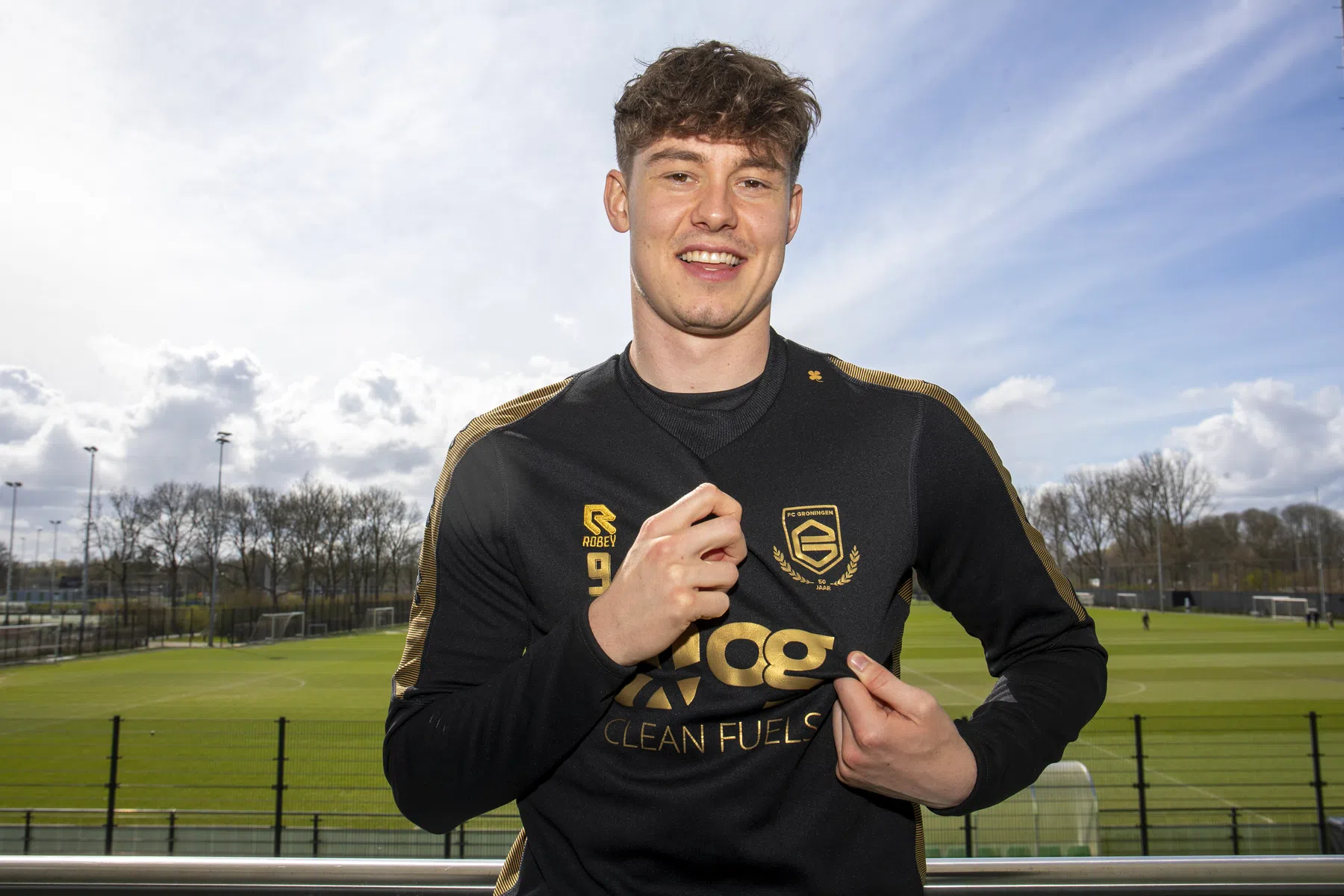 De achtergronden bij de miljoenenjacht op Strand Larsen