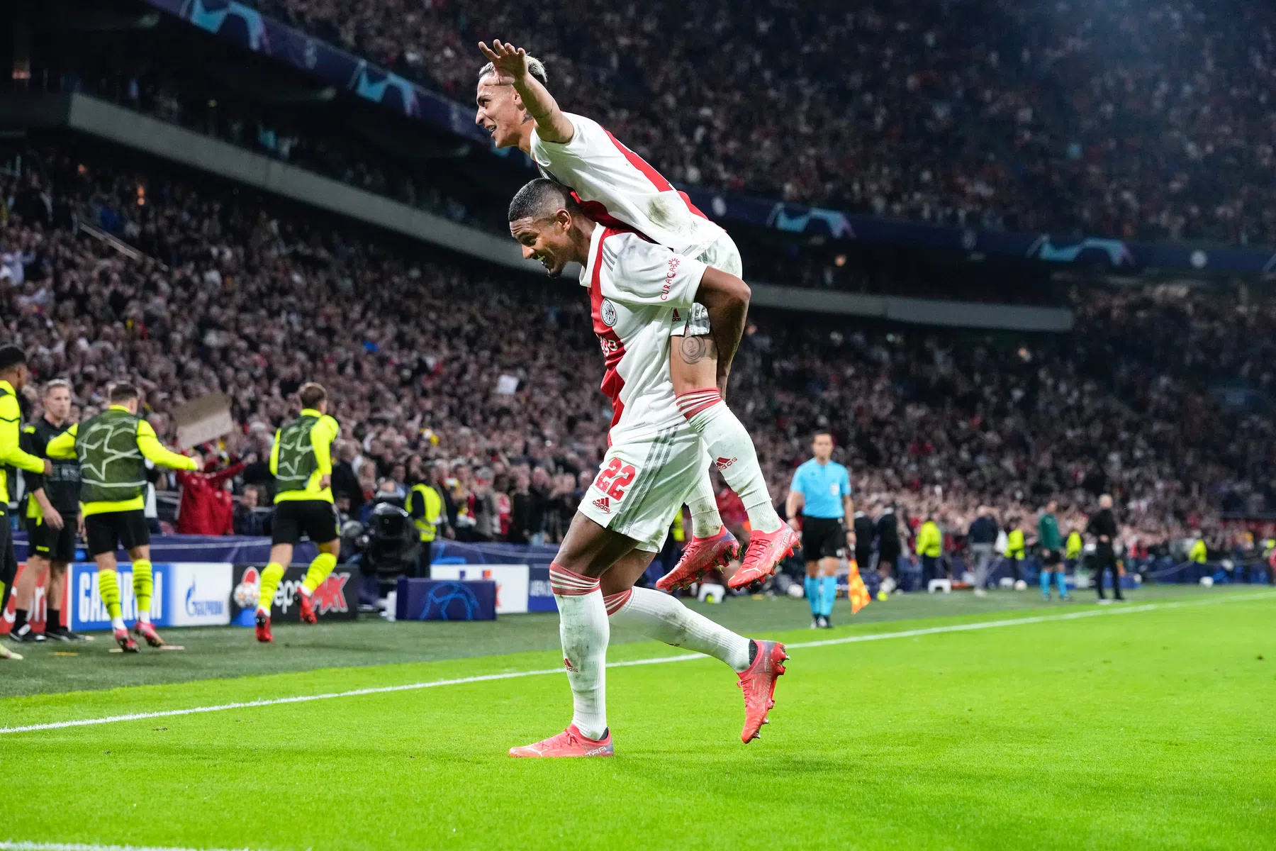 Elf prangende kwesties bij het nieuwe Ajax