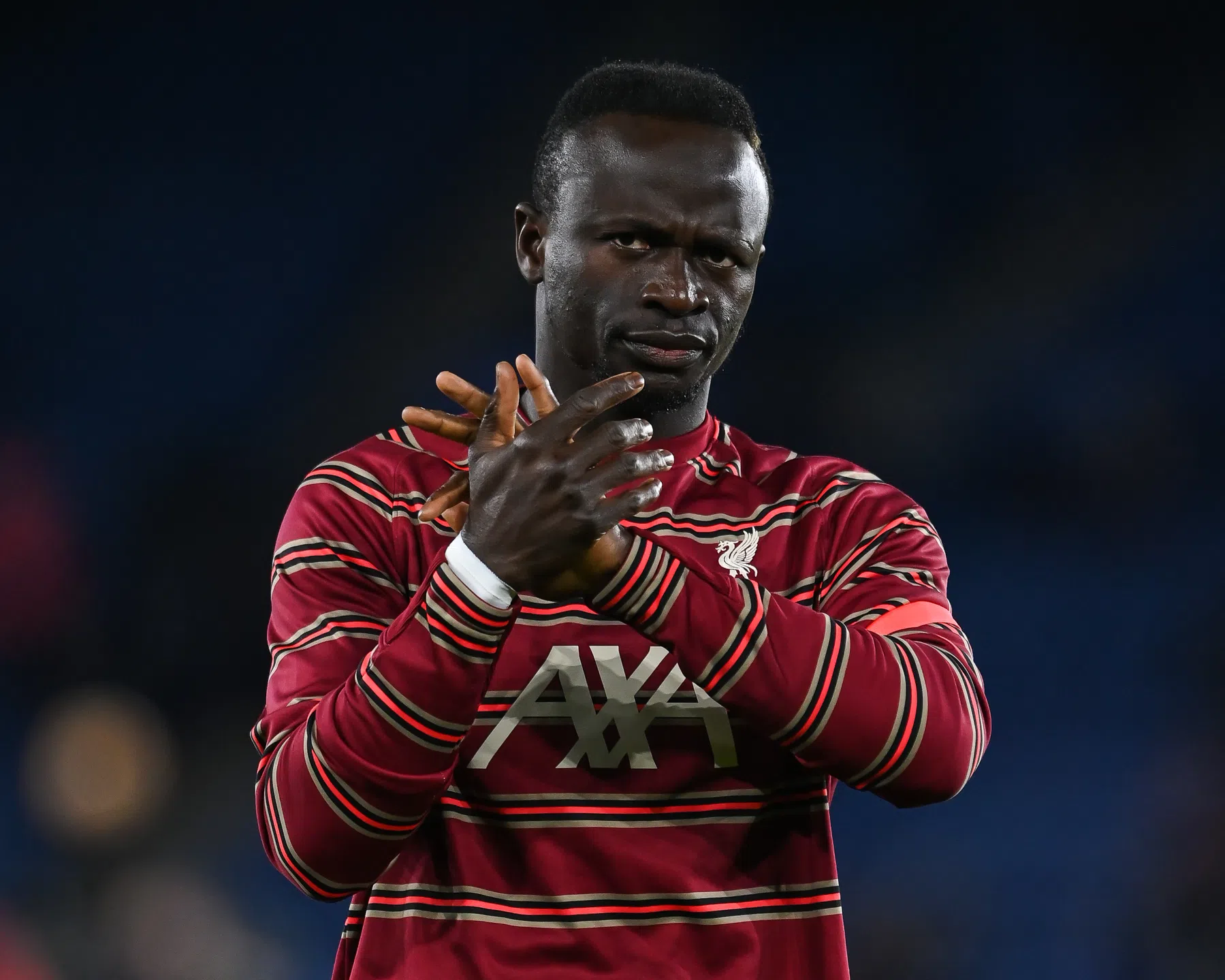 Bayern-fans door het dolle na aankomst Mané: selfies met Salihamidzic