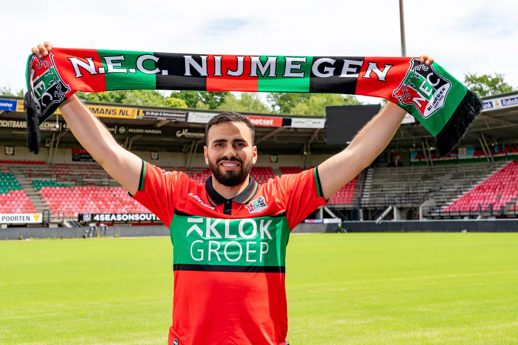 De rivaliteit in de Eredivisie wordt weer geprikkeld