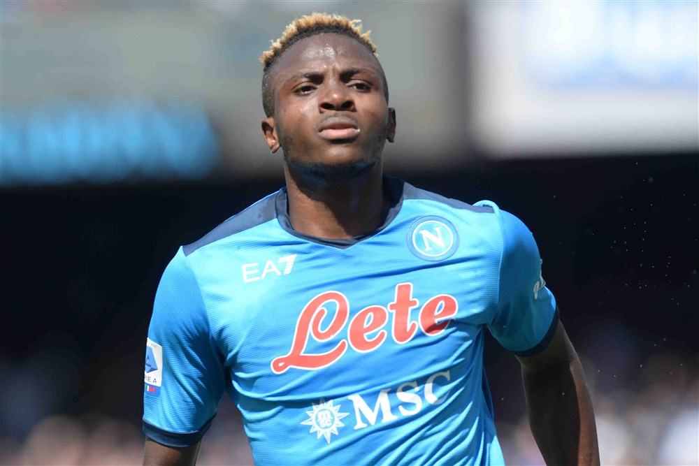Politie doet inval bij Lille en Napoli wegens beruchte Osimhen-deal
