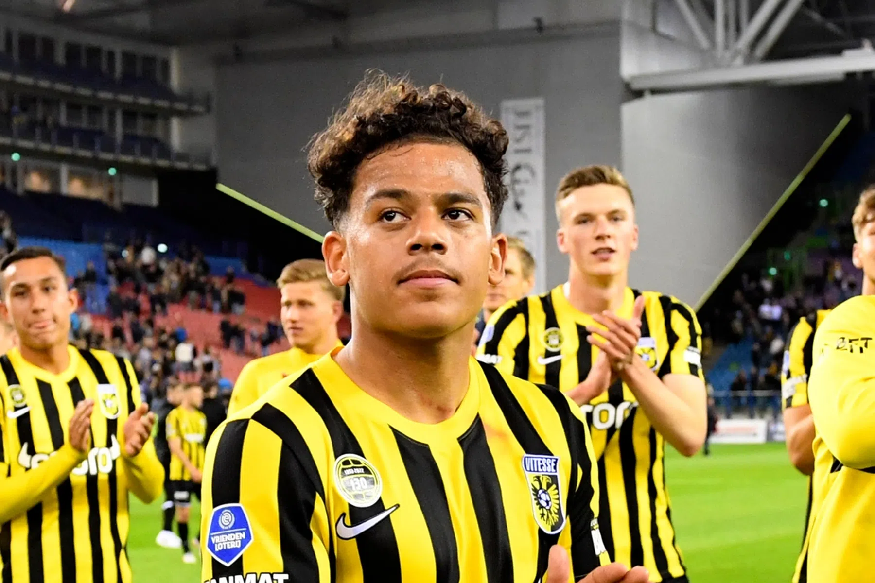 Nieuw contract Manhoef eerste succesje Vitesse in moeizame transferperiode