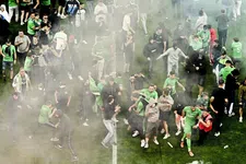 Thumbnail for article: Saint-Étienne keihard gestraft wegens ongekende chaos na degradatie