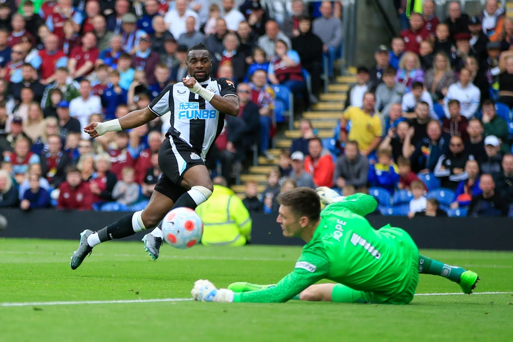 Witte rook: Newcastle presenteert tweede versterking op ludieke wijze