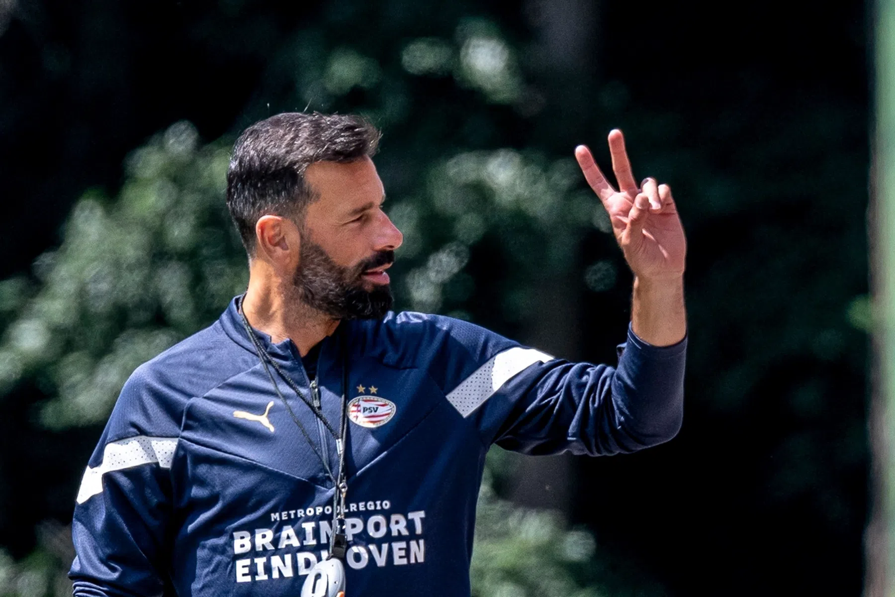 Van Nistelrooij prominent op Spaanse cover: 'Terugkomen in Bernabéu zou geweldig zijn'