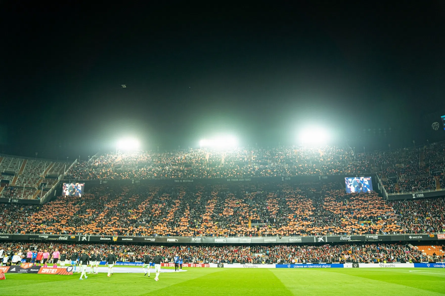 Valencia kan na 13 jaar eindelijk verder: fraaie beelden van nieuw stadion