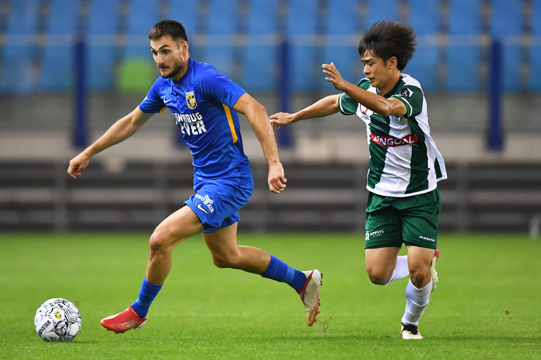 Sparta strikt Japanner die veld deelde met 34 jaar oudere Miura