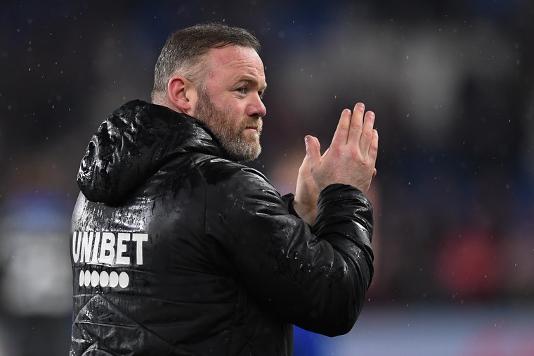 Rooney neemt ontslag na 'achtbaan van emoties'