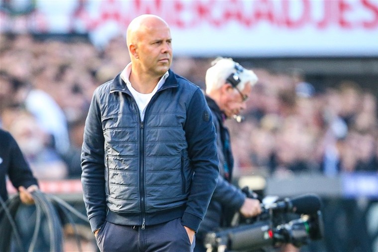 Slot verslaat Ten Hag en neemt Rinus Michels Award in ontvangst