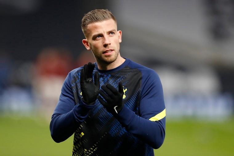Overmars hard bezig Alderweireld toe te voegen aan selectie Van Bommel