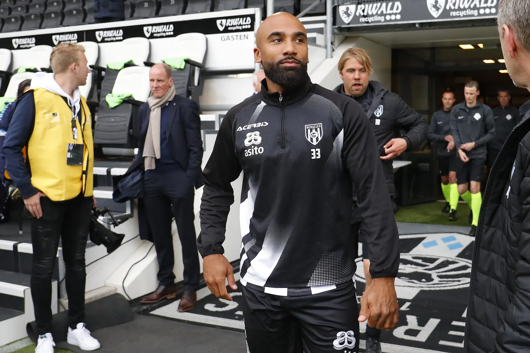 Armenteros blijft Heracles trouw, Fadiga stevent af op transfer