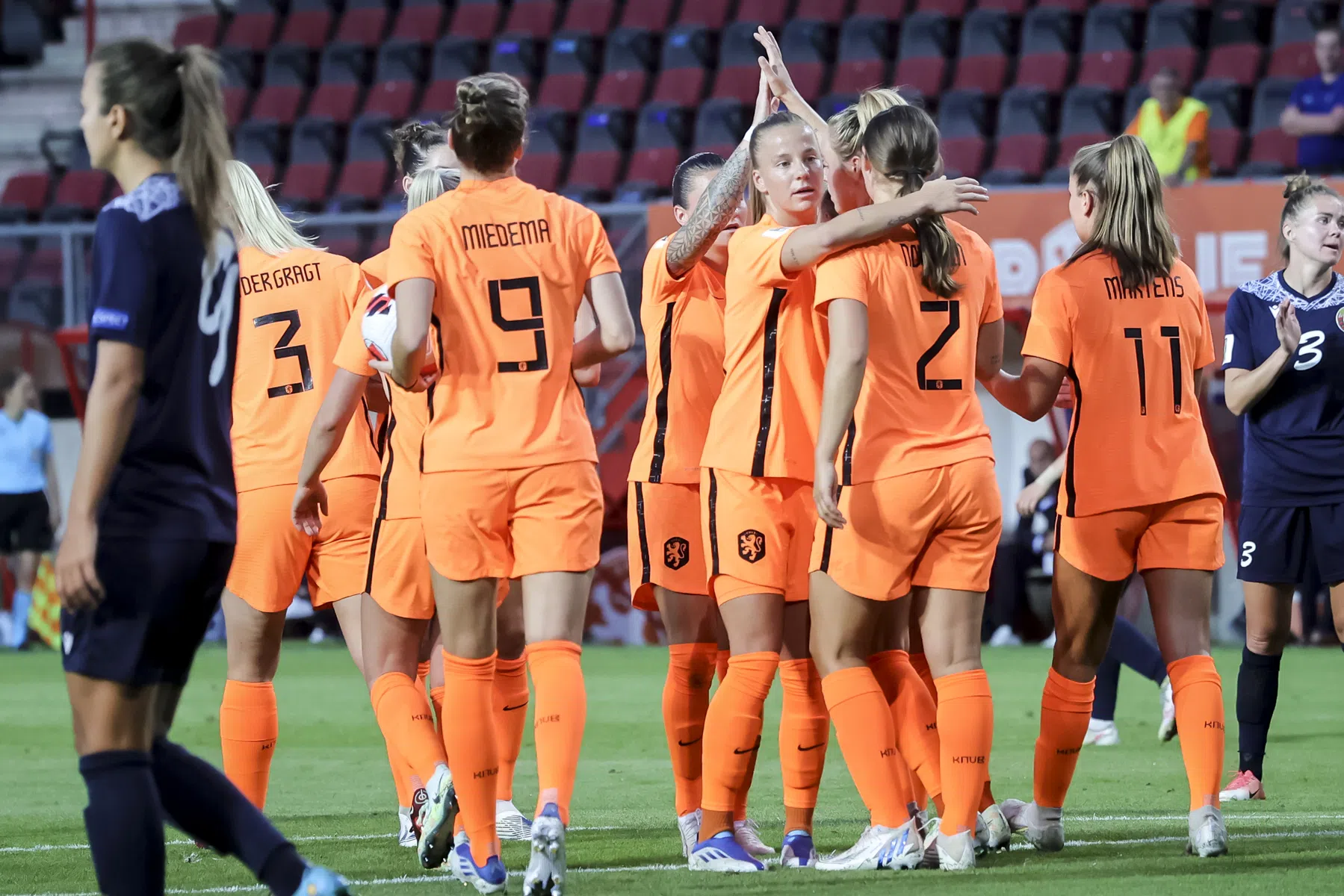 Spookduel welkom medicijn voor Oranje Leeuwinnen