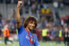 Thumbnail for article: 'Chelsea hoopt Aké terug te halen met dubbelslag bij City'