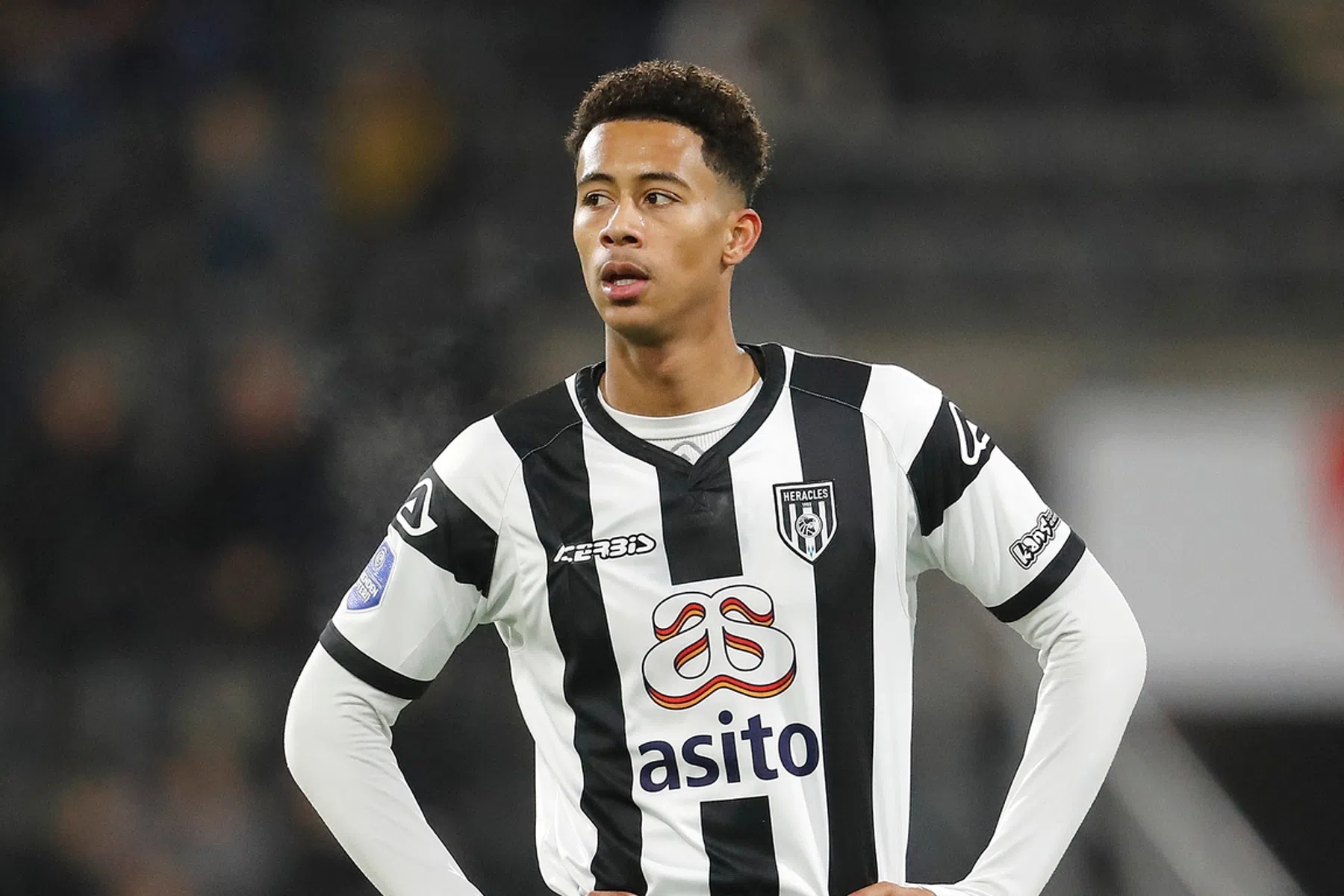 Heracles-back verruilt KKD voor Ligue 1 dankzij speciale clausule