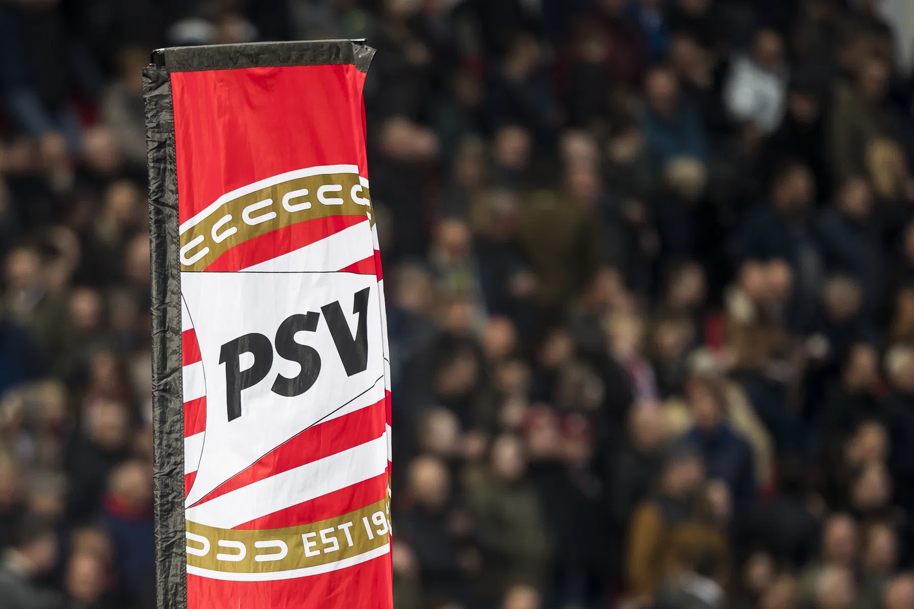 PSV gaat met nostalgisch thuisshirt terug naar jaren zeventig