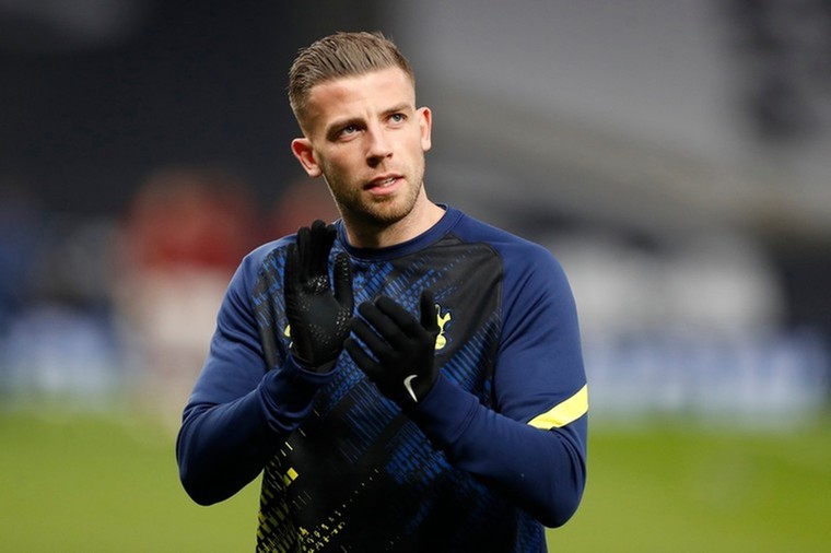 Alderweireld hint met cryptische tweet op deal met Overmars