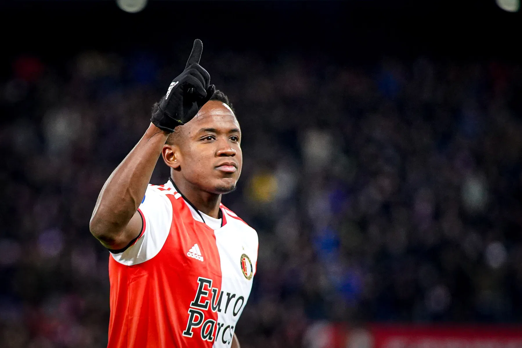 Feyenoord verkoopt Sinisterra voor recordbedrag aan Leeds United