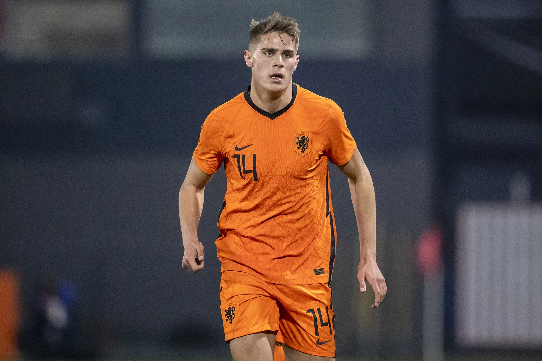 PSV informeert bij Wolfsburg voor Van de Ven