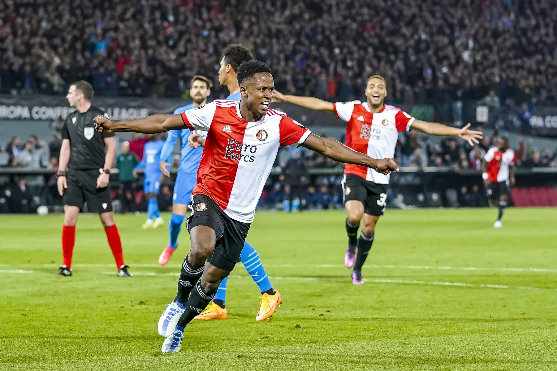 Sinisterra rondt recordtransfer naar Leeds United af