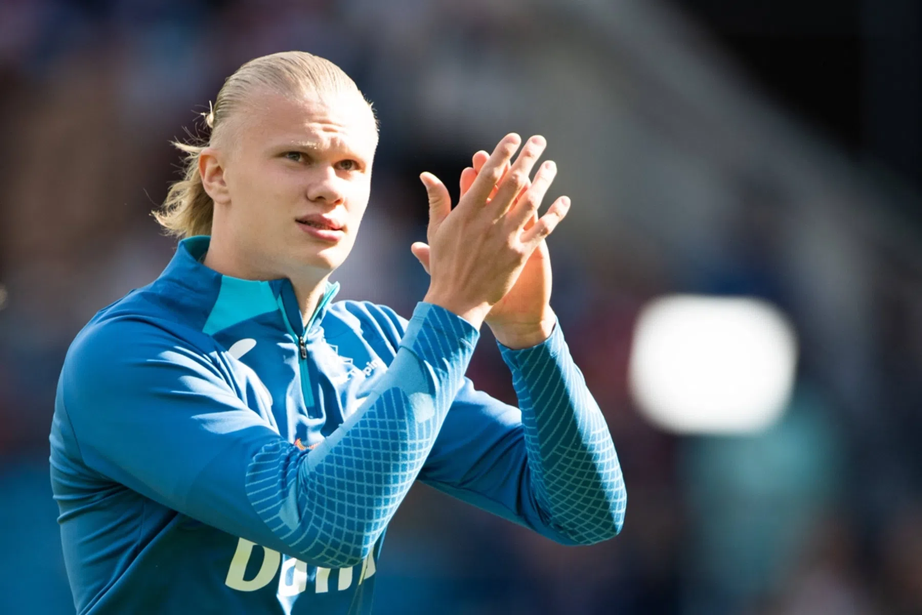 Maand na zijn presentatie heeft Haaland eindelijk een rugnummer bij City