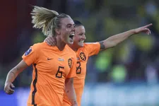 Thumbnail for article: Oranje Leeuwinnen tonen grote veerkracht bij roerige EK-start